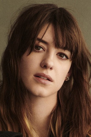 Daisy Edgar-Jones portrait