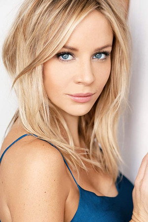 Tara Holt portrait