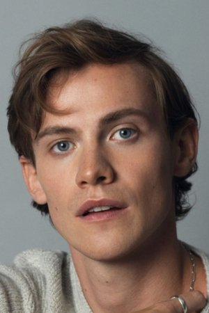 Cassian Bilton portrait