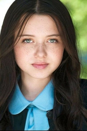Violet McGraw portrait