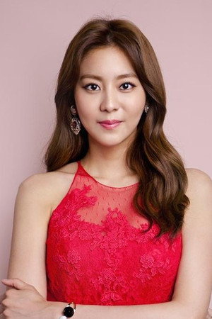 Uee portrait