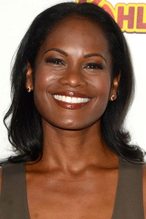 Robinne Lee portrait