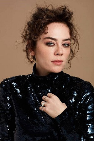 Demet Evgar portrait
