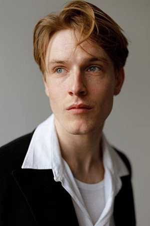 Louis Hofmann portrait