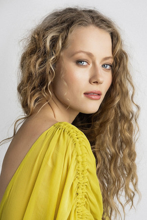 Henessi Schmidt portrait