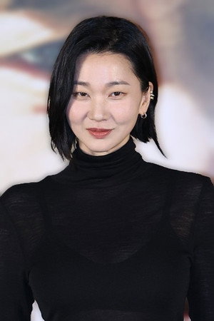 Jang Yoon-ju portrait