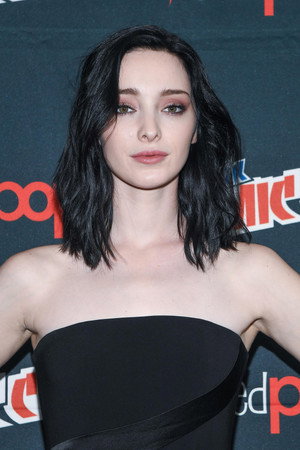 Emma Dumont portrait