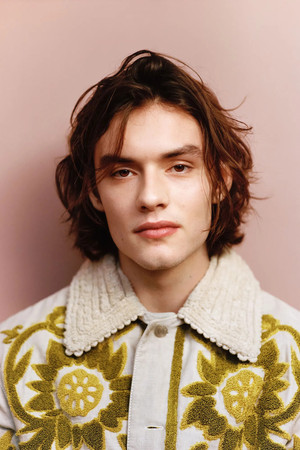 Louis Partridge portrait