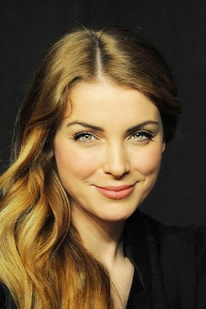 Özge Özberk portrait