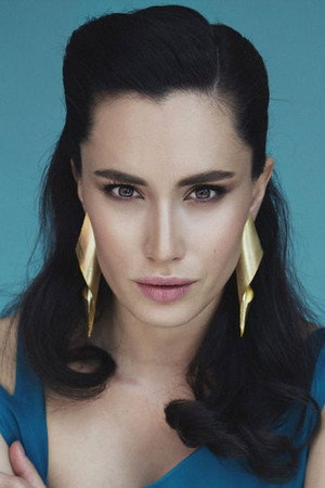 Hande Doğandemir portrait