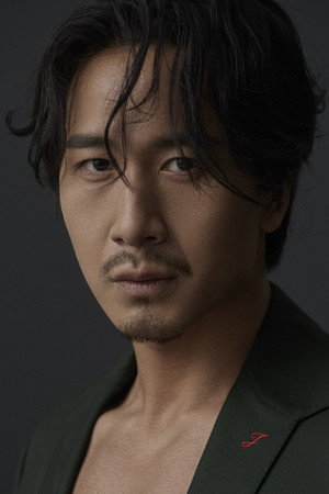 Guo Jianuo portrait