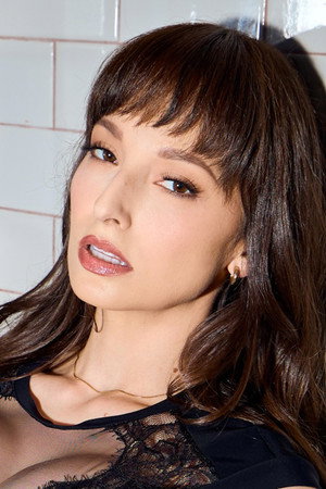 Lexi Luna portrait