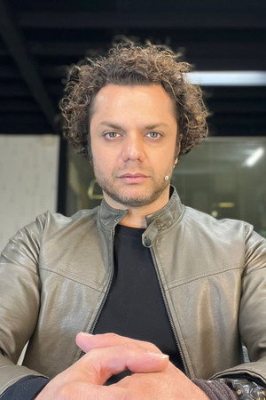 Arash Zellipour portrait