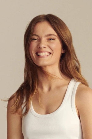 Freya Allan portrait