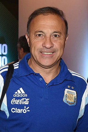 Julio Olarticoechea portrait