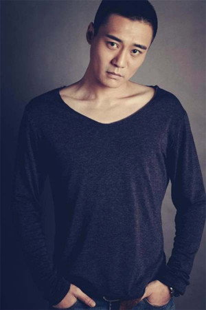 Jie Hou portrait