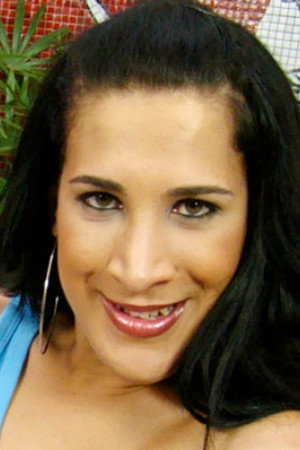 Beatriz Close portrait