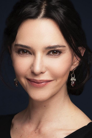 Hande Ataizi portrait