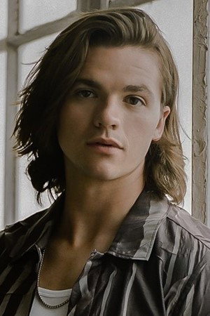 Joel Courtney portrait