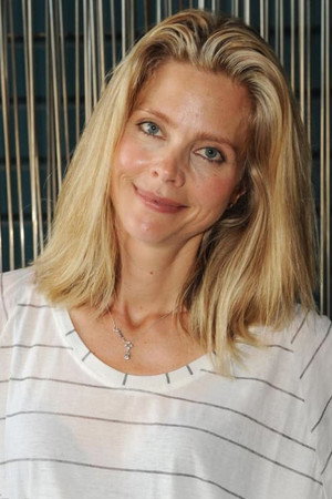 Sophie Lee portrait