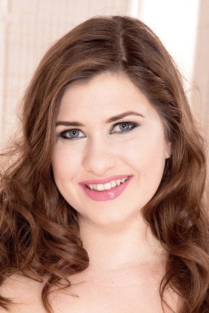 Jennica Lynn portrait