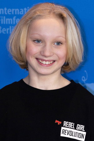 Helena Zengel portrait