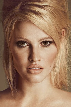 Lara Stone portrait
