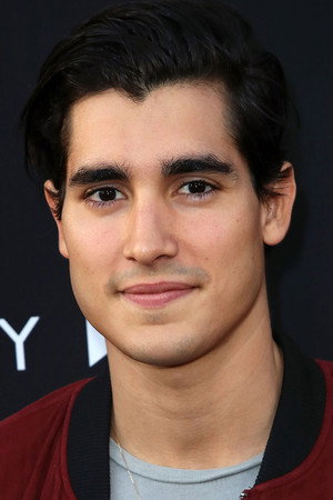Henry Zaga portrait