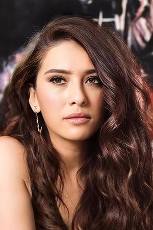 Suzan Acun İlhan portrait