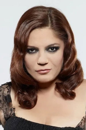 İzel Çeliköz portrait