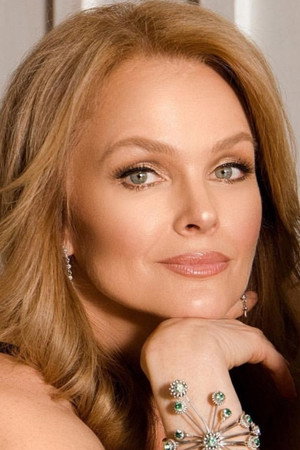 Dina Meyer portrait