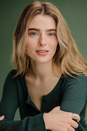 Flo Thompstone portrait