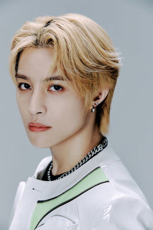 Yangyang portrait