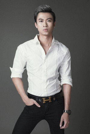 Hồ Việt Trung portrait