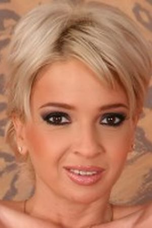 Joana Romain portrait