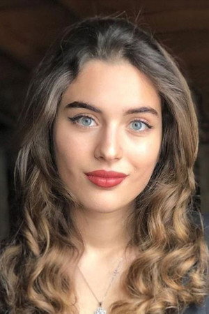 Çağla Şimşek portrait