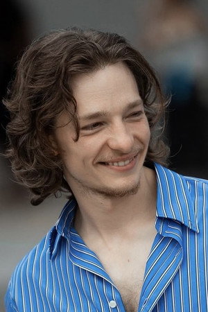 Mike Faist portrait