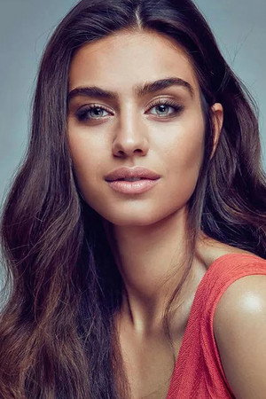 Amine Gülşe portrait