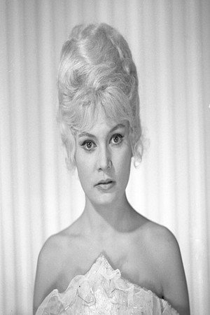 Iga Cembrzyńska portrait