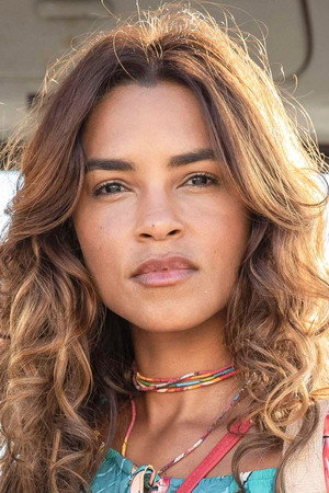 Lucy Alves portrait