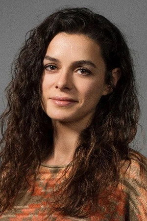 Özge Özpirinçci portrait