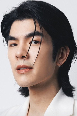 Phakphum Romsaithong portrait