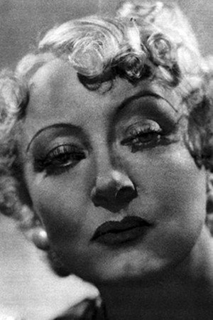 Suzanne Delvé portrait