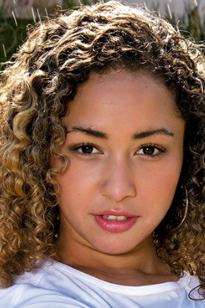 Laysa Lins portrait