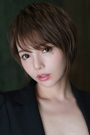 Riona Hirose portrait