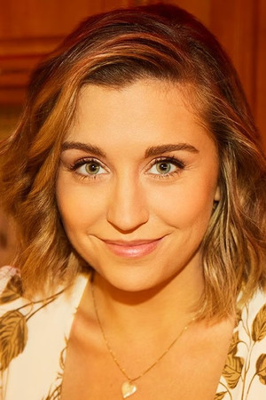 Taylor Misiak portrait