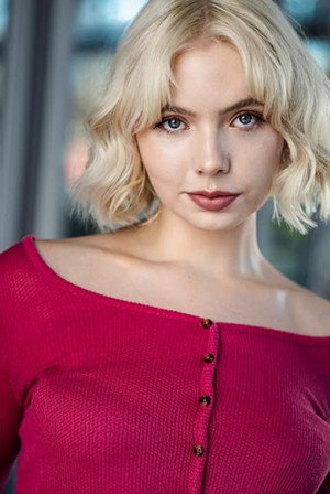 Elle Alexander portrait