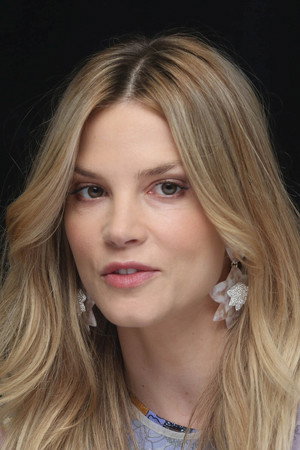 Sylvia Hoeks portrait