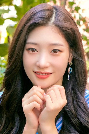 Jung Chae-yeon portrait