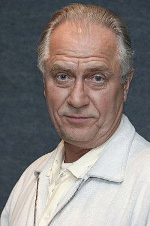 László Áron portrait